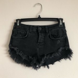 Black frayed denim shorts